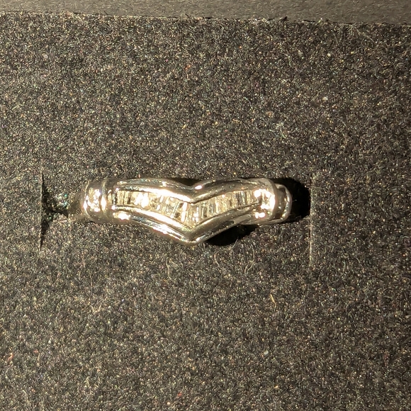 .20ctw Baguette Diamond Channel-Set Band in 10k White Gold Size 7 - Picture 3 of 3